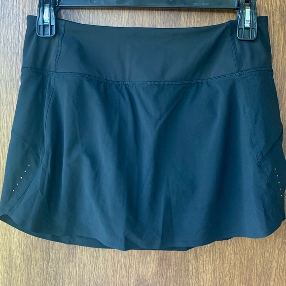 Athleta Run With It 14” Skort like new condition - Picture 1 of 10